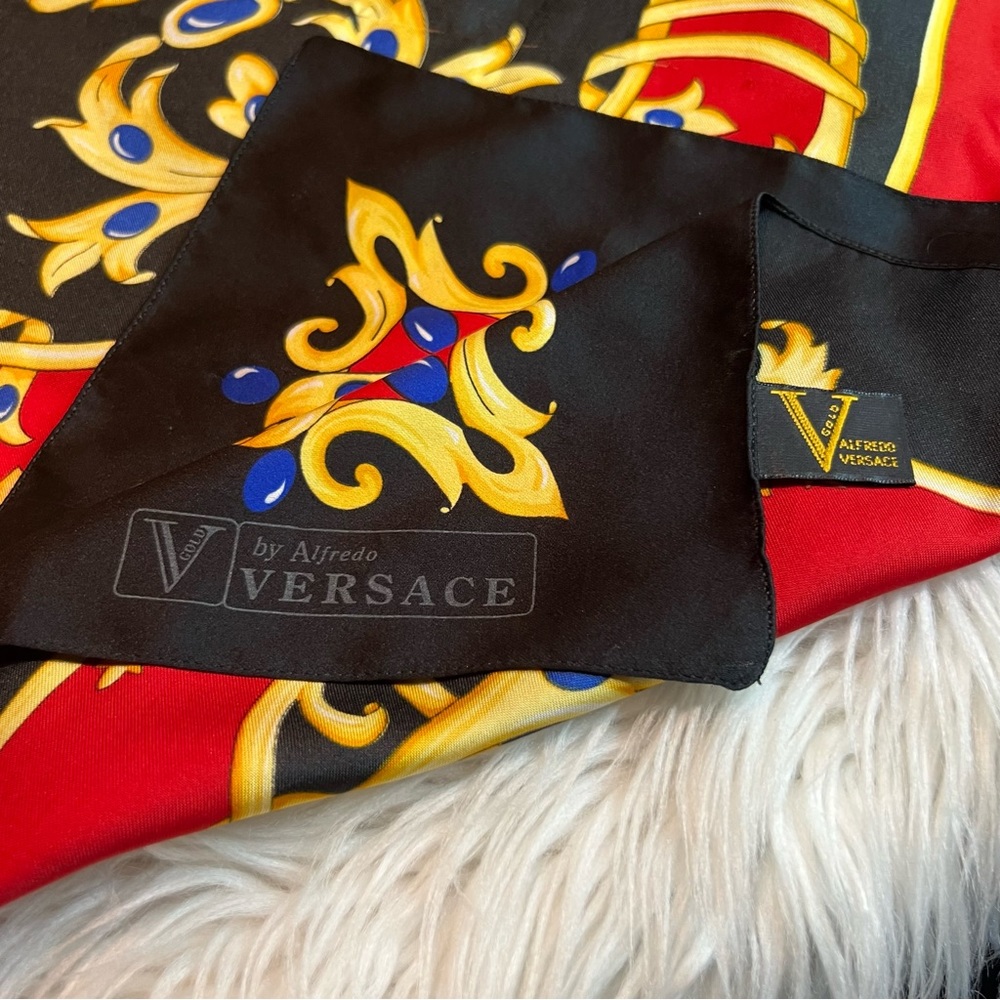 VERSACE SCRAF - Picture 4 of 11